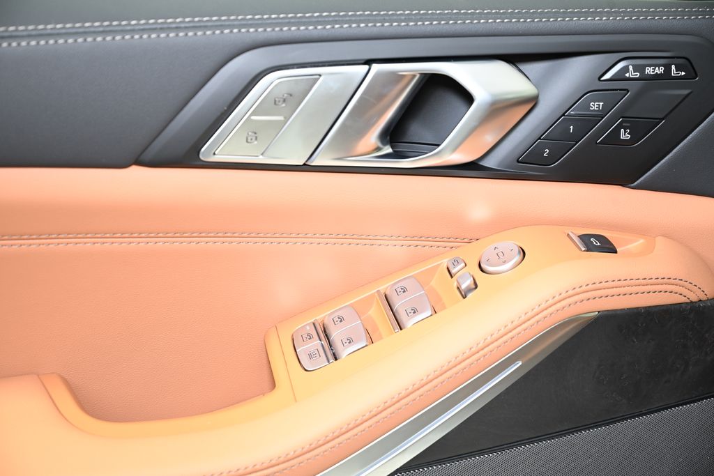 Thumbnail: 2026 BMW X7 - 22