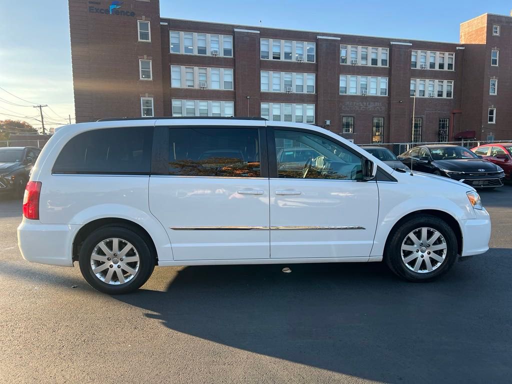 2016 Chrysler Town & Country Touring 6