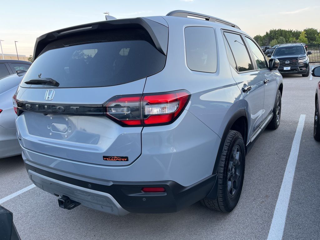 Thumbnail: 2023 Honda Pilot - 3