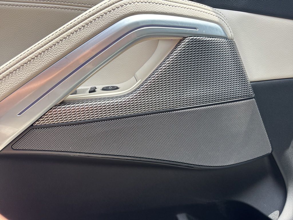 Thumbnail: 2021 BMW X6 - 11