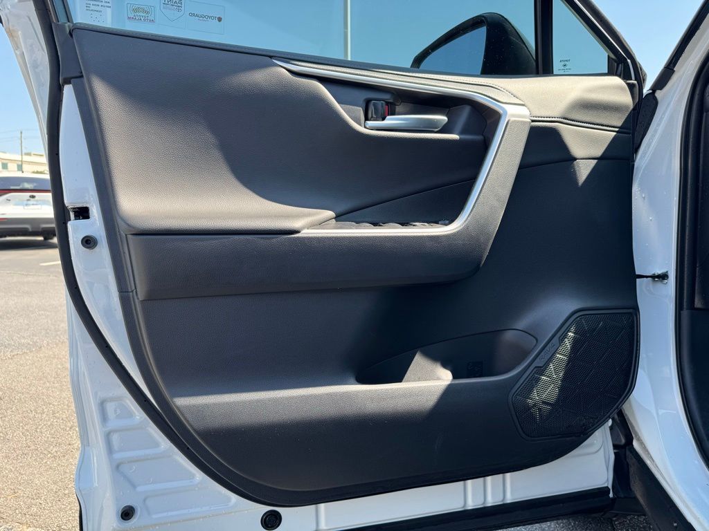 2025 Toyota RAV4 Hybrid XSE Wind Chill Pearl/Midnight Black Metallic - Jim Hudson Acura - Image 14