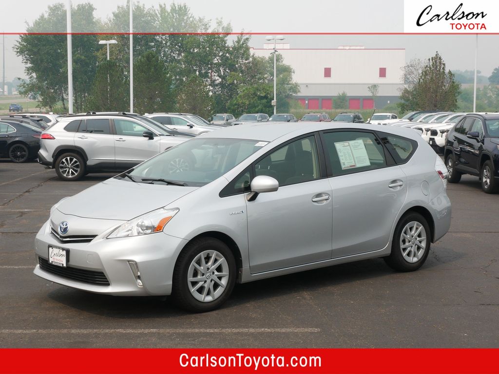 2014 Toyota Prius v Three FWD