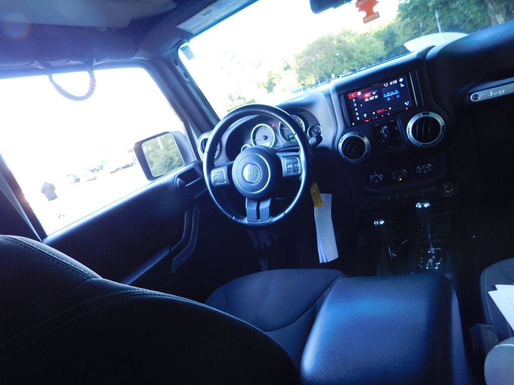 Thumbnail: 2016 Jeep Wrangler - 6
