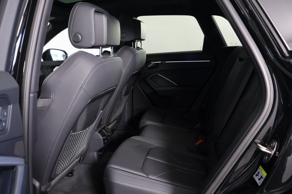 Thumbnail: 2022 Audi Q3 - 9