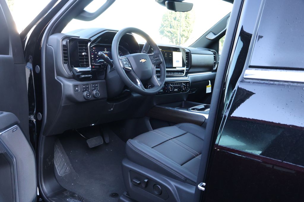 Thumbnail: 2025 Chevrolet Silverado 3500 - 15