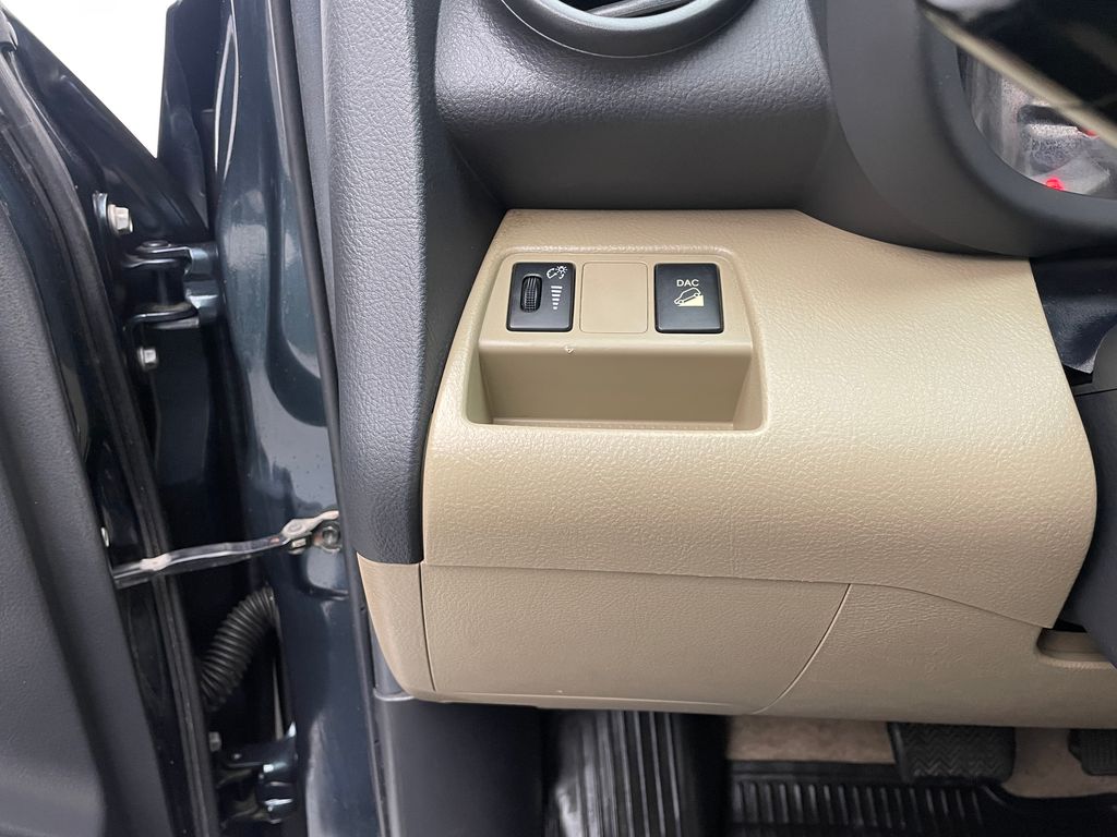 Thumbnail: 2012 Toyota RAV4 - 19