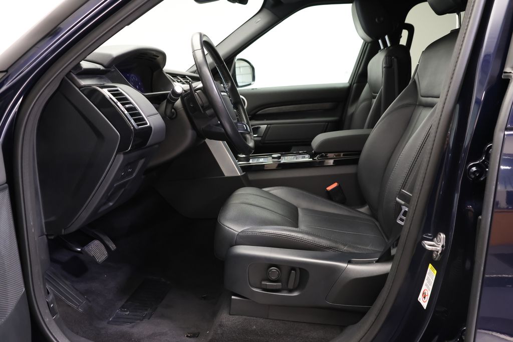 Thumbnail: 2020 Land Rover Discovery - 29