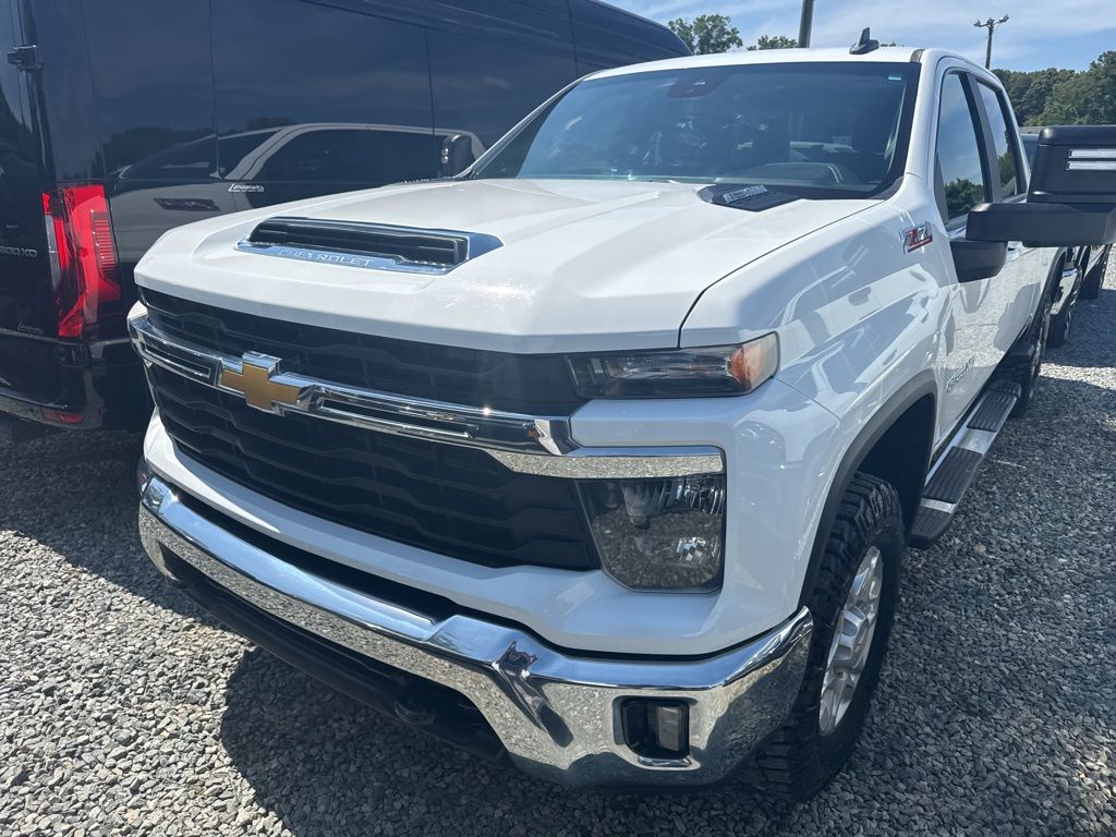 2024 Chevrolet Silverado HD LT 4WD Crew Cab Standard Box's photo