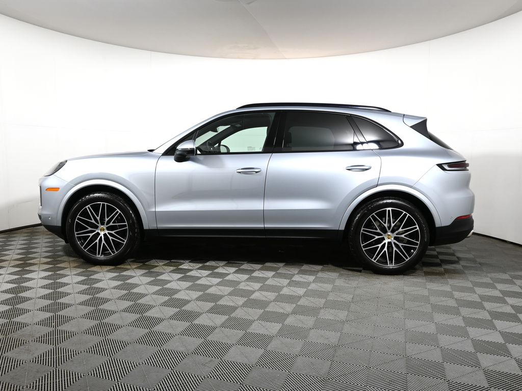 Thumbnail: 2024 Porsche Cayenne - 2