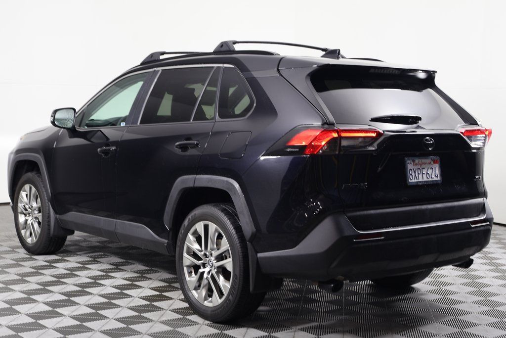 Thumbnail: 2021 Toyota RAV4 - 6