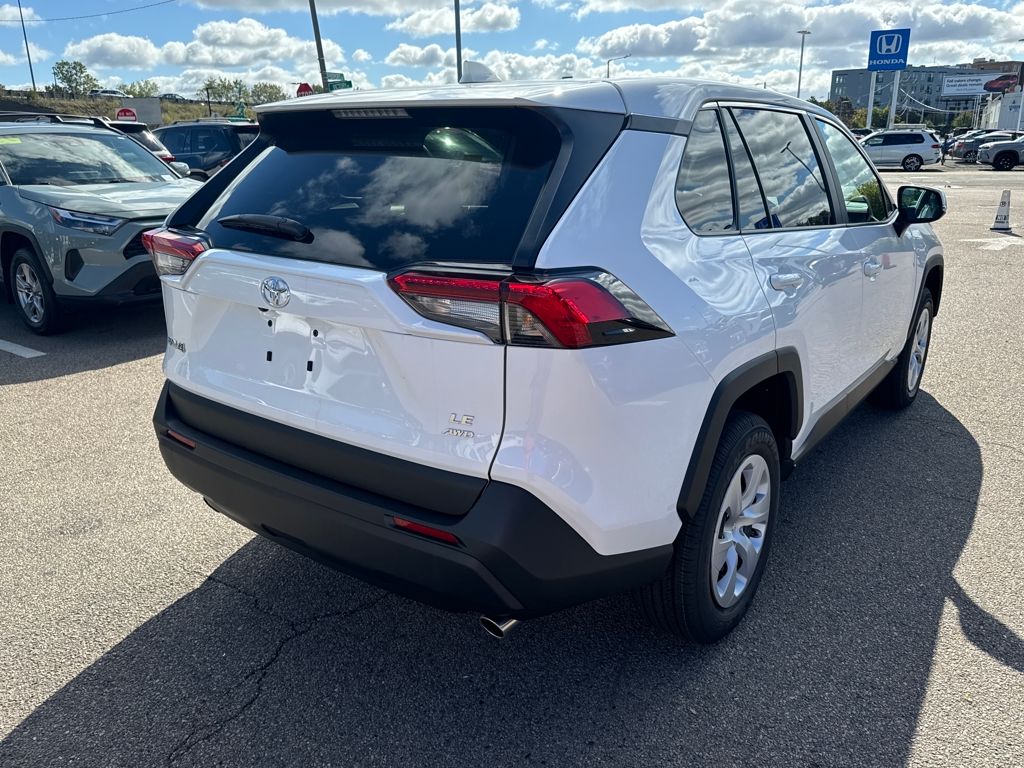 2025 Toyota RAV4 LE photo 7