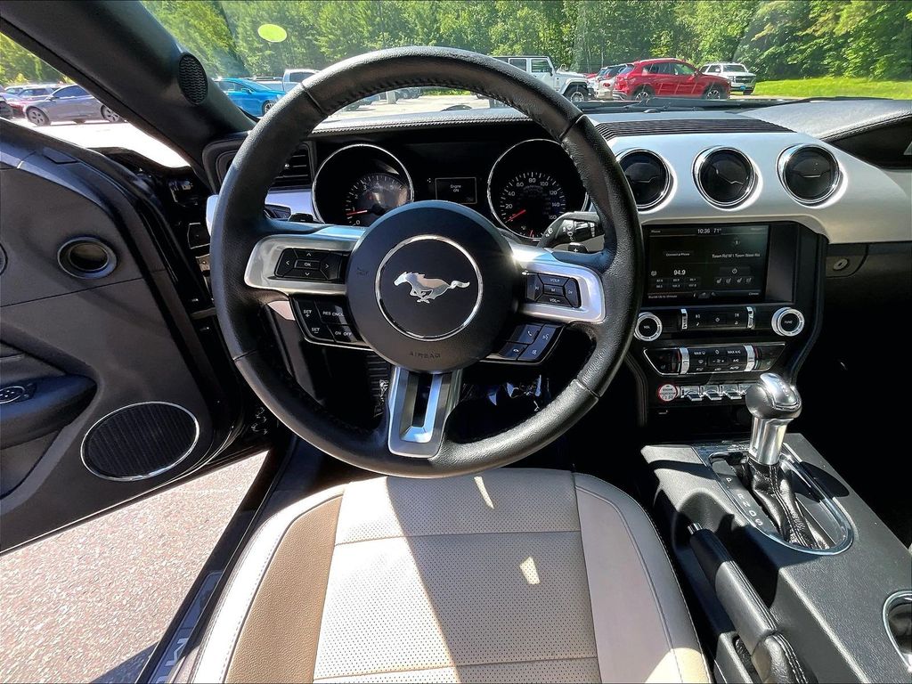2015 Ford Mustang — photo 17