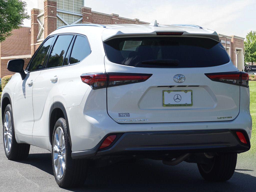 Thumbnail: 2021 Toyota Highlander - 7