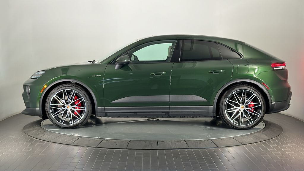 Thumbnail: 2025 Porsche Macan - 2