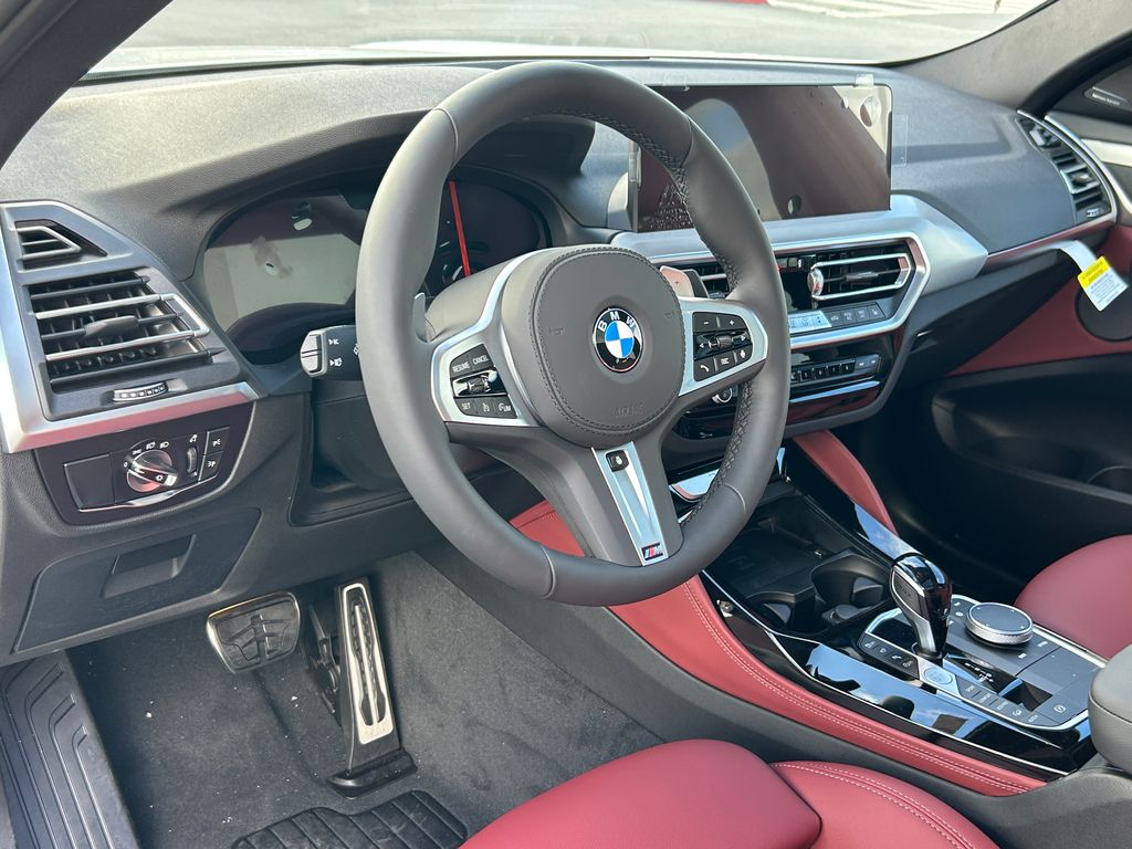 Thumbnail: 2025 BMW X4 - 13