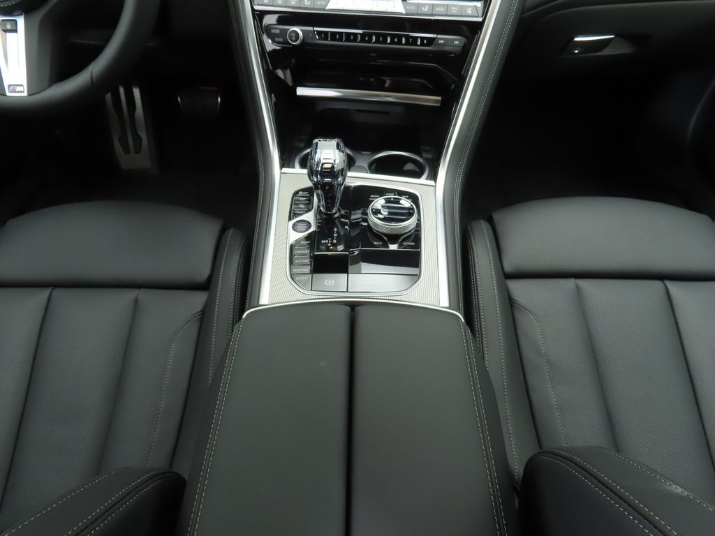 Thumbnail: 2026 BMW 8 Series - 16