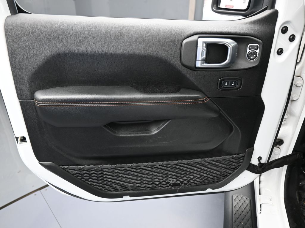 Used 2022 Bright White Clearcoat Jeep Mojave image 12