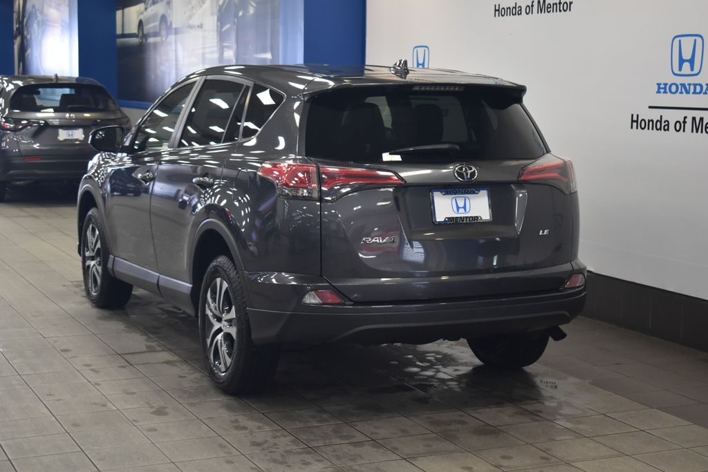 Thumbnail: 2018 Toyota RAV4 - 3