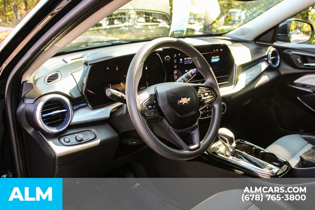 2024 Chevrolet Trax LT photo 21