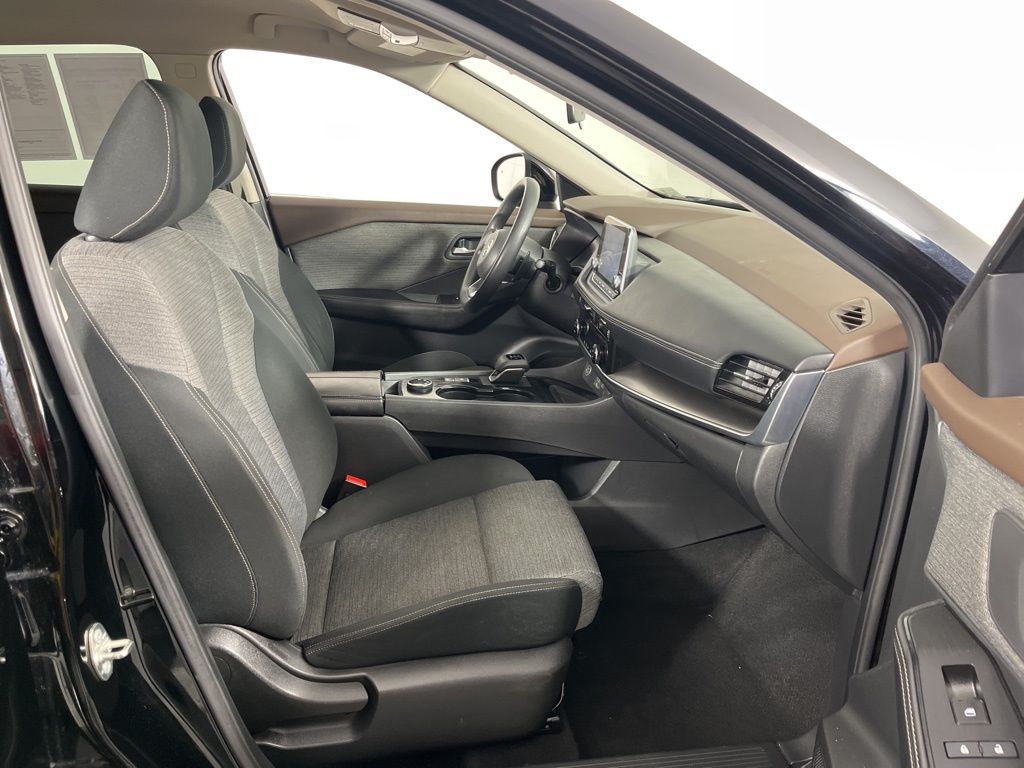 Thumbnail: 2021 Nissan Rogue - 6