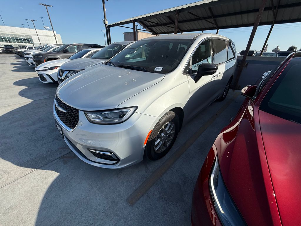 2026 Chrysler Pacifica Plata (Silver Mist Clearcoat) Minivan Tracción delantera 9 velocidades Automática