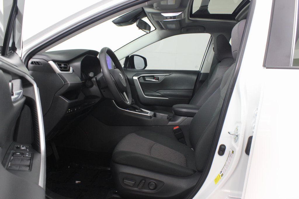 2024 Toyota RAV4 XLE 10