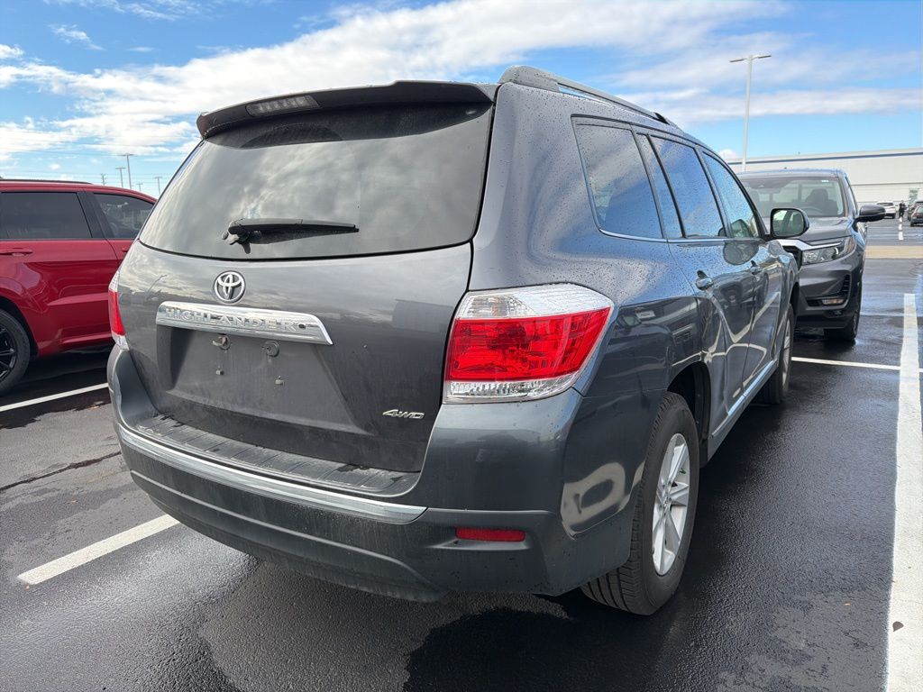 Thumbnail: 2013 Toyota Highlander - 3