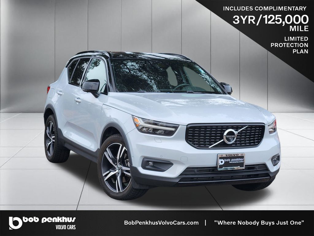2022 Volvo XC40 R-Design