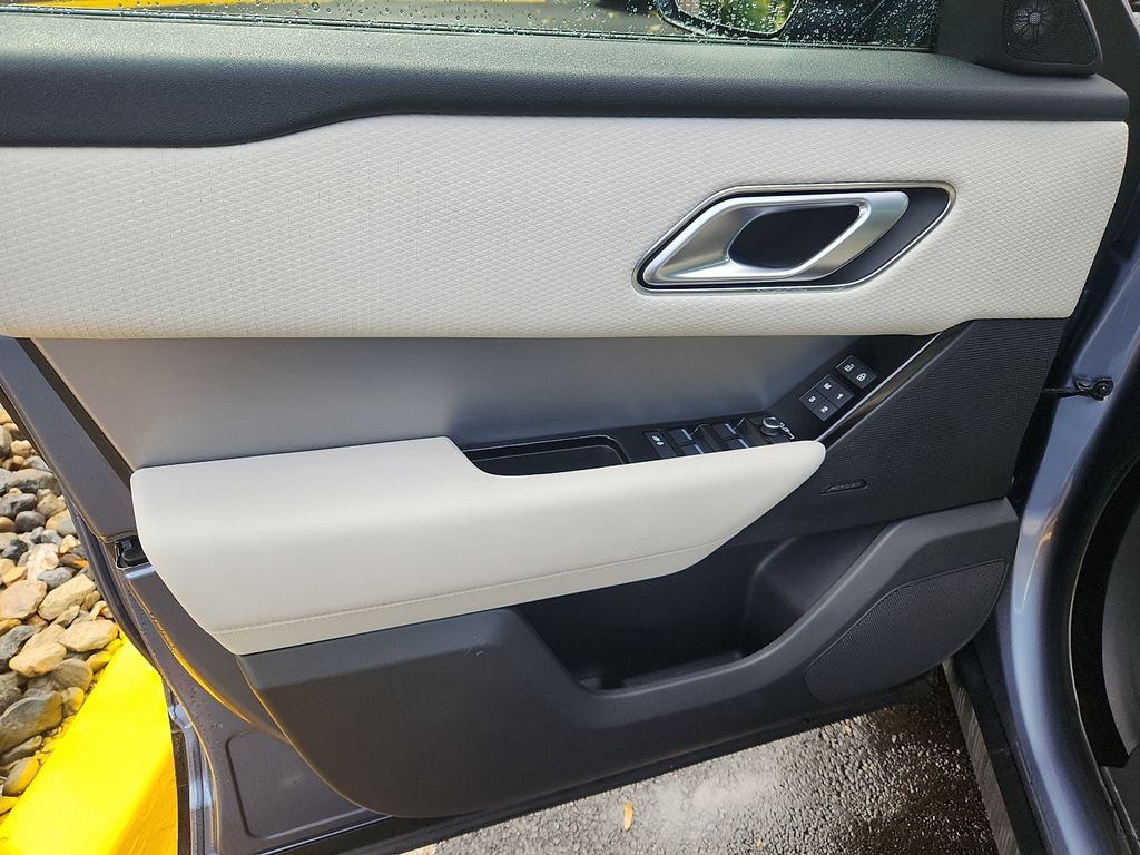 Thumbnail: 2022 Land Rover Range Rover Velar - 12