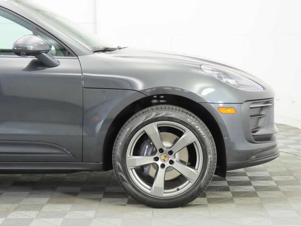 Thumbnail: 2025 Porsche Macan - 11