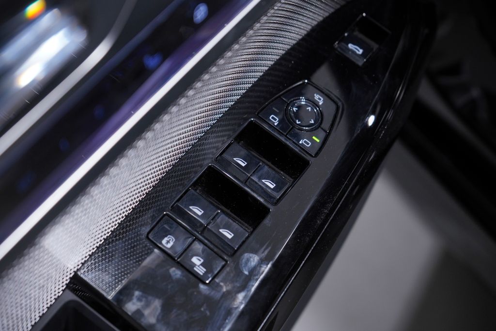 Thumbnail: 2024 BMW 7 Series - 18