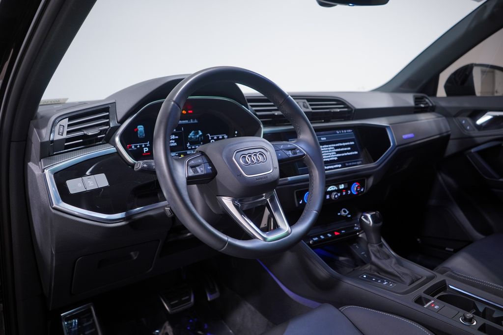 Thumbnail: 2022 Audi Q3 - 6