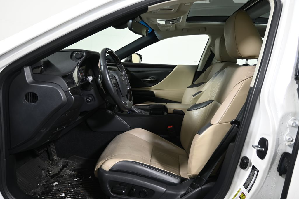 Thumbnail: 2020 Lexus ES - 3