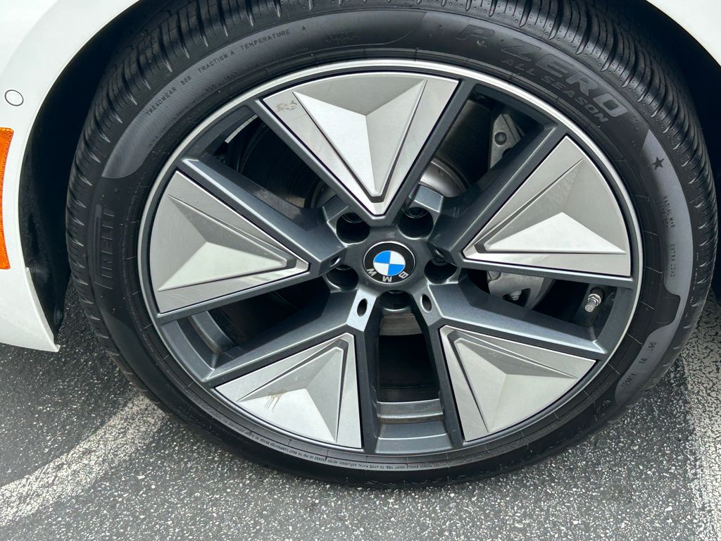 Thumbnail: 2025 BMW i4 - 9