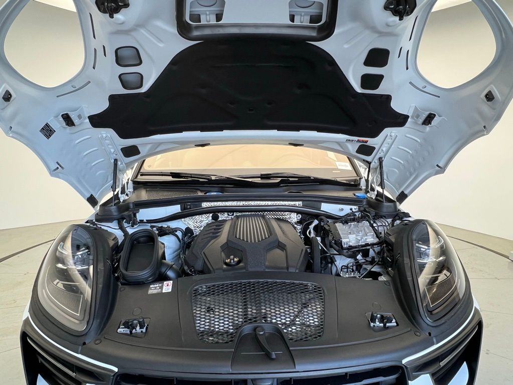 2025 Porsche Macan  26
