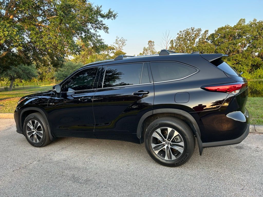 2021 Toyota Highlander XLE 3