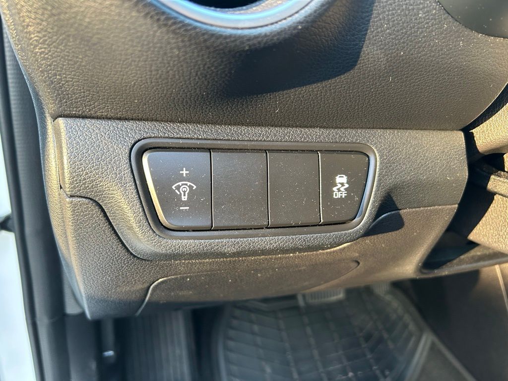 Thumbnail: 2022 Kia Forte - 15