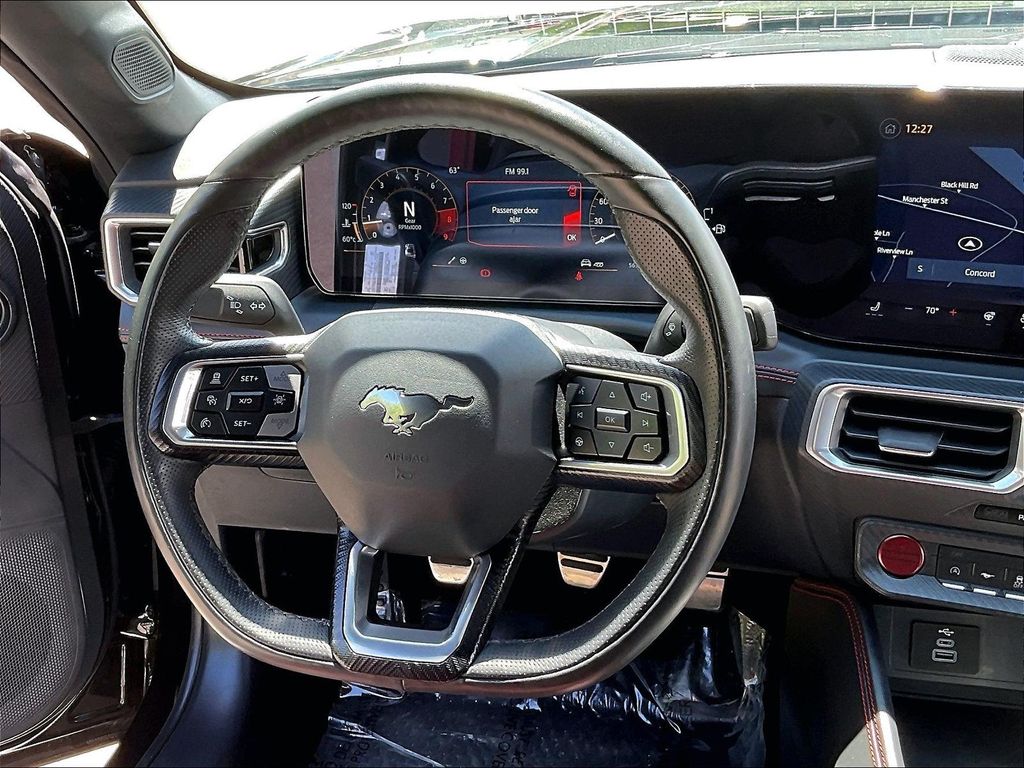 2025 Ford Mustang — photo 17