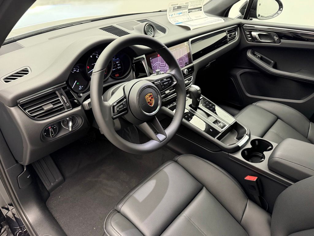 Thumbnail: 2026 Porsche Macan - 4