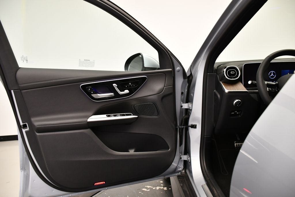 2025 Mercedes-Benz GLC 350 29