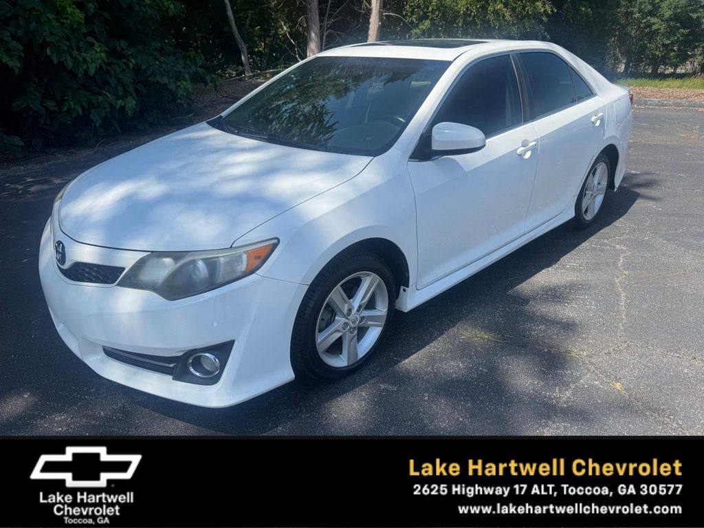 Super White 2014 Toyota Camry Sedan Front-Wheel Drive 6-Speed Automatic