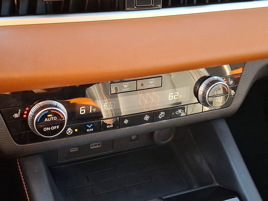 Thumbnail: 2022 Mitsubishi Outlander - 17