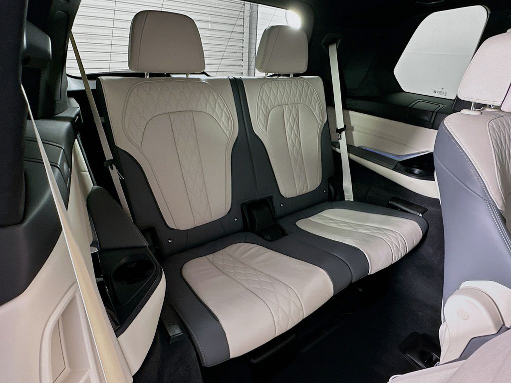 Thumbnail: 2025 BMW X7 - 28