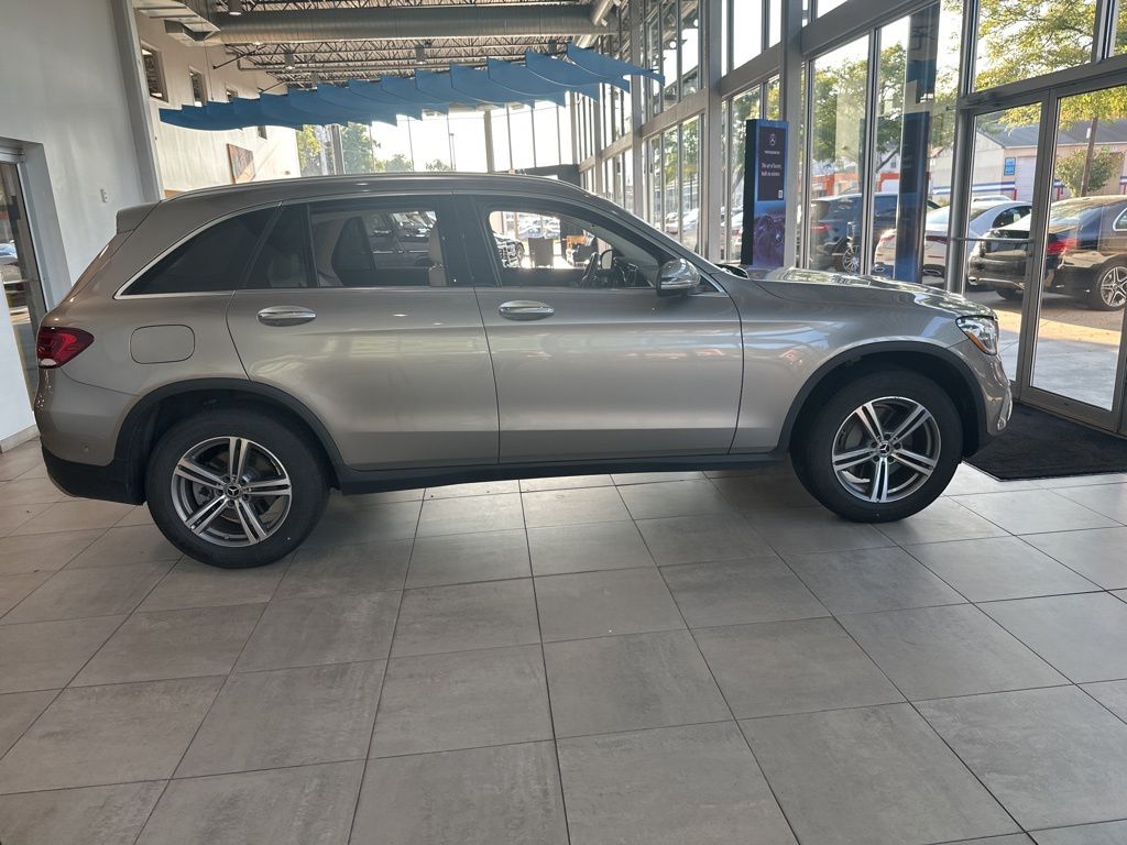 2021 Mercedes-Benz GLC GLC 300 8