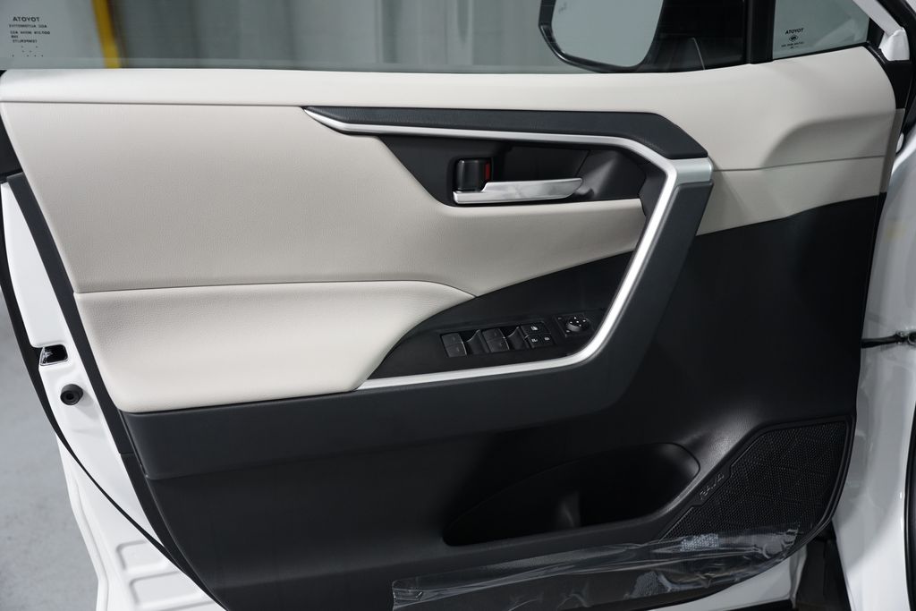 Thumbnail: 2025 Toyota RAV4 - 30