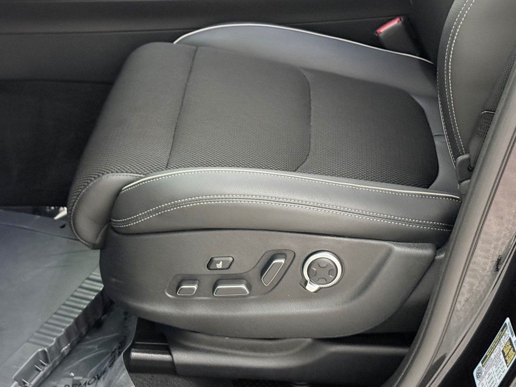 Thumbnail: 2024 Genesis GV70 - 32