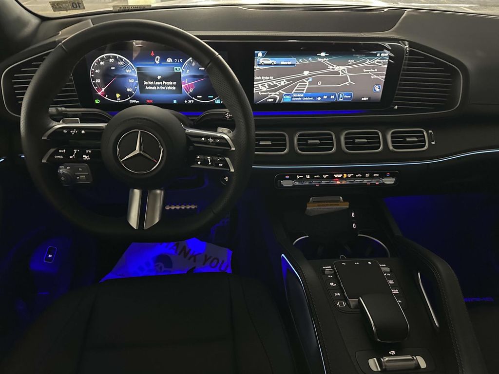 2025 Mercedes-Benz GLS 450 4MATIC 8