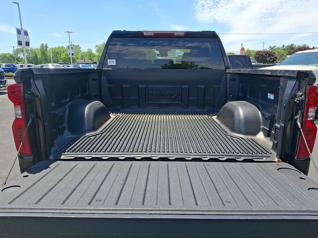 Thumbnail: 2026 Chevrolet Silverado 1500 - 29