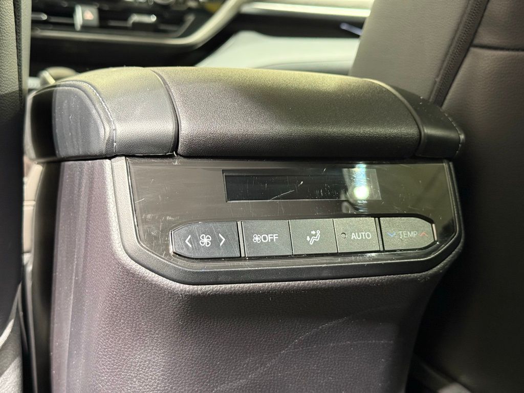 Thumbnail: 2023 Toyota Highlander - 22