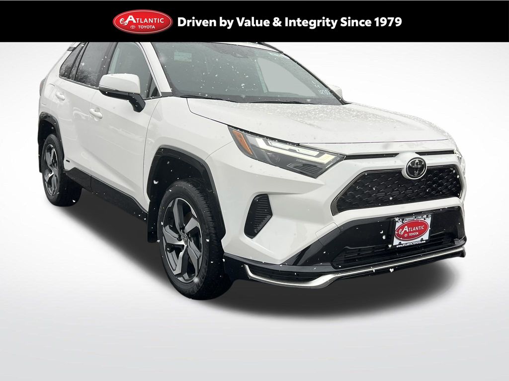 2025 Toyota RAV4 SE's photo
